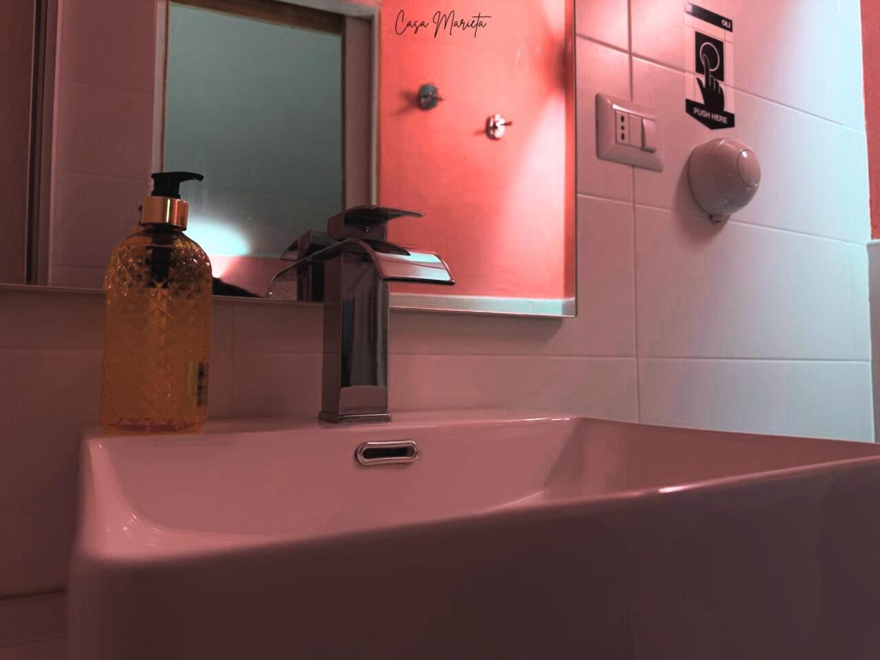 Marieta Rooms Sarzana Luaran gambar
