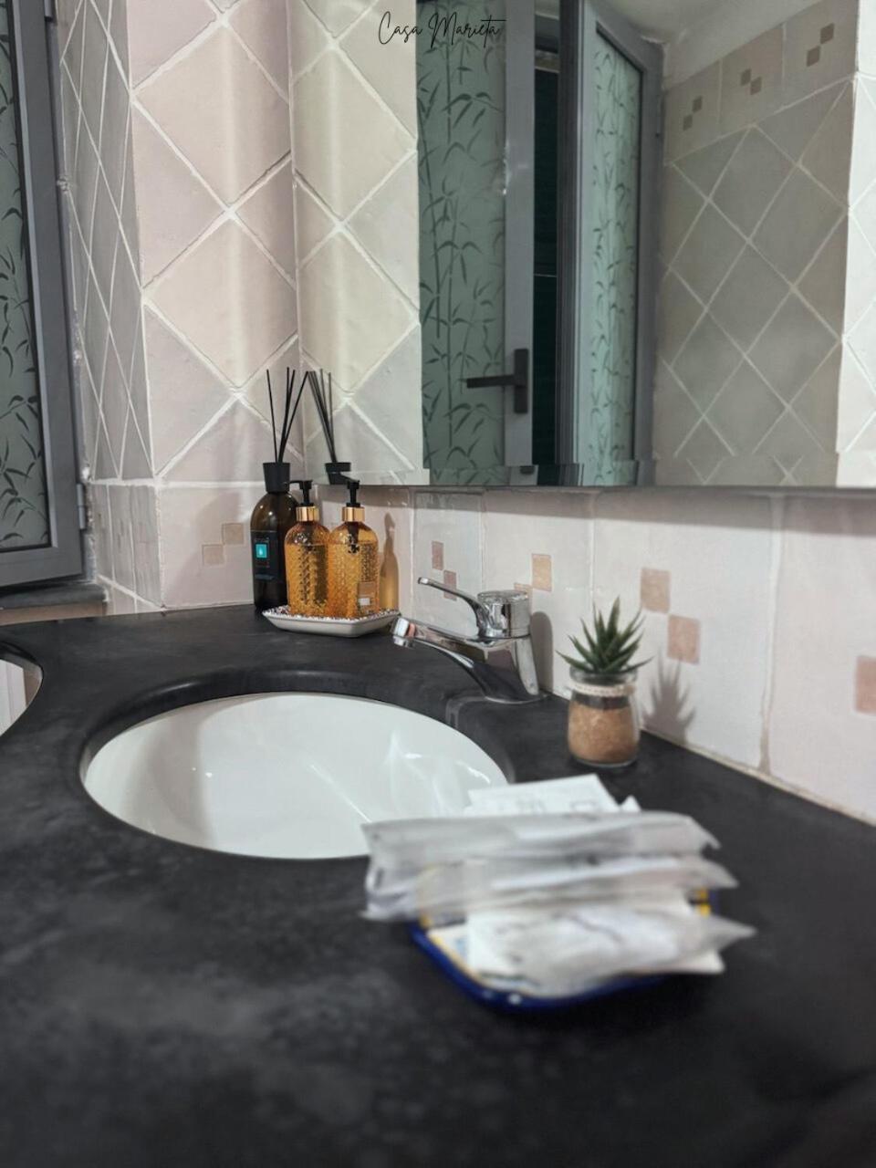 Marieta Rooms Sarzana Luaran gambar